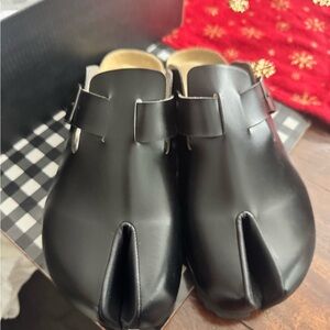 Men’s Tabis- Stylish Black Split-Toe Loafers